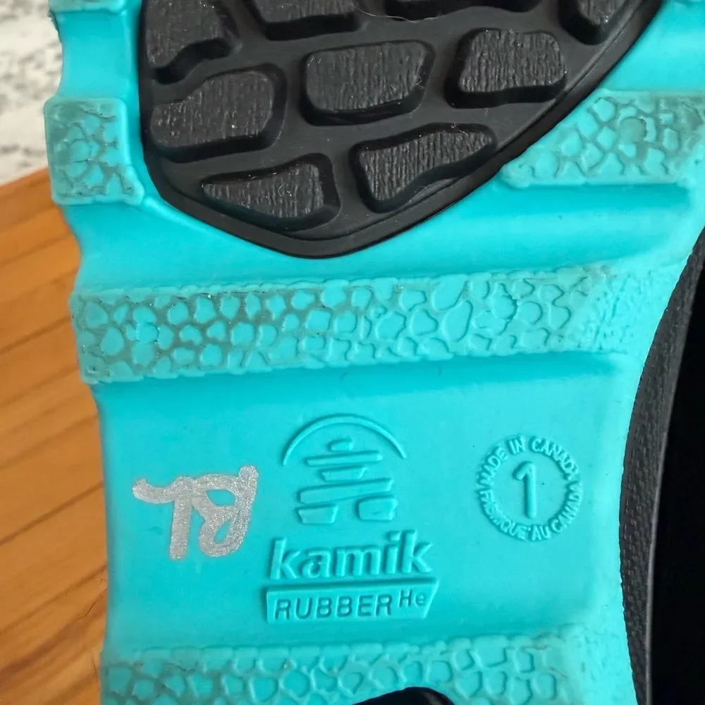 Kamik Kids Navy and Aqua Winter Snow Boots size 1